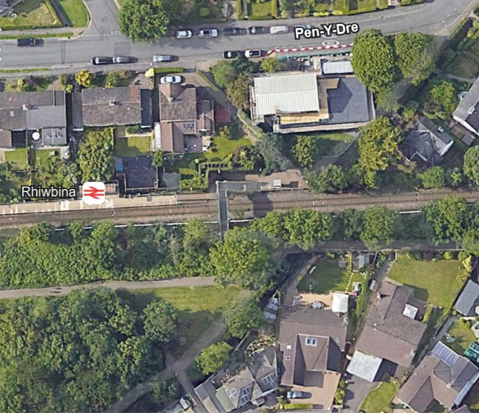 Rhiwbina station footbridge | Pont droed gorsaf Rhiwbeina